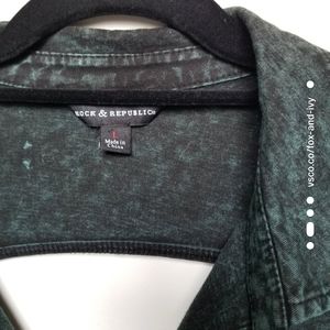 Rock & Republic keyhole button-up